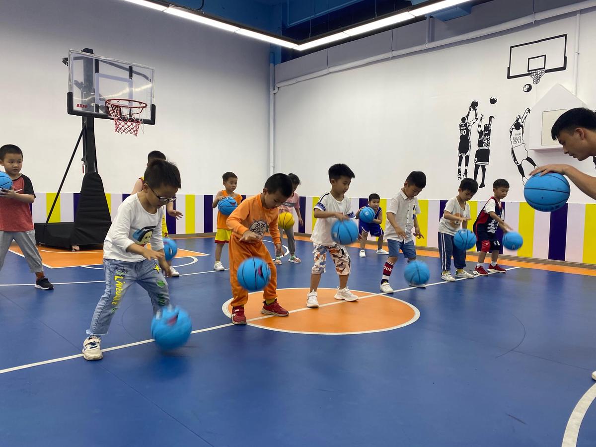 幼儿篮球训练游戏3-6岁